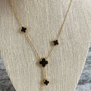 Clover Black and white necklace